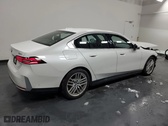 2024 BMW 5 Series 530i xDrive with VIN WBA53FJ01RCS54209, listed as a Copart auction lot 45483045 with 17,978 mi miles and Clean Title. Bid and sale history available at carsss.com. Image 3.