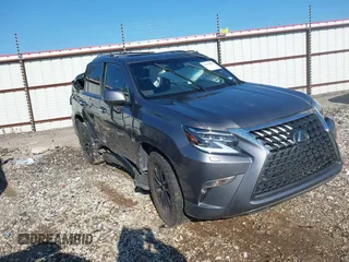 2023 Lexus GX 460 Premium z VIN JTJAM7BX9P5383362, wystawiony jako IAAI lot #42215802 z przebiegiem Nie podano mil oraz . Historia ofert i sprzedaży dostępna na DreamBid. Obrazek 1.
