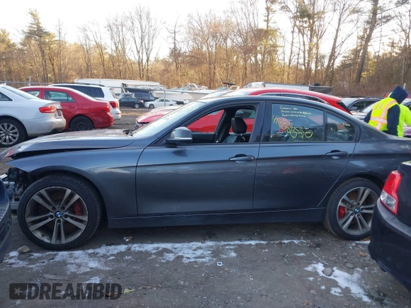 2013 BMW 3 Series 335i xDrive z VIN WBA3B9C55DF586231, wystawiony jako IAAI lot #41302520 z przebiegiem 123 173 mil mil oraz . Historia ofert i sprzedaży dostępna na DreamBid. Obrazek 15.