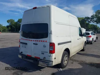 2013 Nissan NV Cargo SV z VIN 1N6BF0LY9DN114044, wystawiony jako IAAI lot #39906440 z przebiegiem 238 850 mil mil oraz . Historia ofert i sprzedaży dostępna na DreamBid. Obrazek 4.