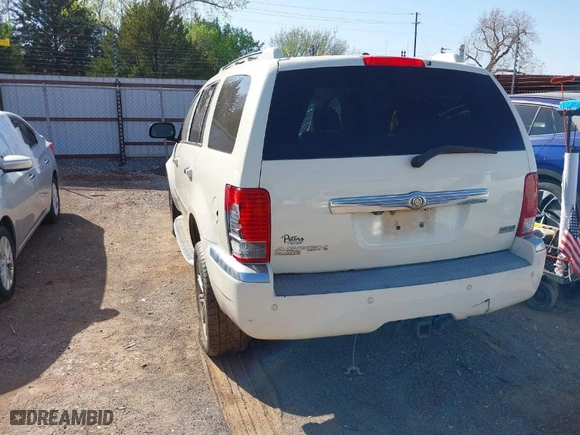 2008 Chrysler Aspen Limited with VIN 1A8HX582X8F150801, listed as a IAAI auction lot 41995303 with 272,950 mi miles. Bid and sale history available at carsss.com. Image 3.