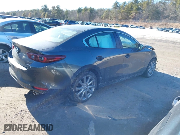 2022 Mazda 3 Carbon Edition z VIN 3MZBPACL4NM309701, wystawiony jako IAAI lot #41419875 z przebiegiem 23 819 mil mil oraz . Historia ofert i sprzedaży dostępna na DreamBid. Obrazek 13.