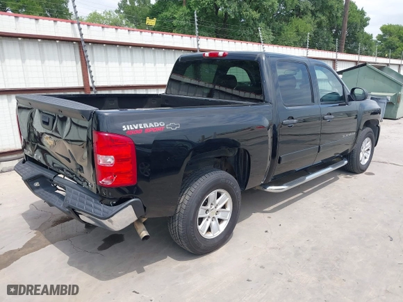 2007 Chevrolet Silverado 1500 LT w/1LT with VIN 2GCEC13C471510651, listed as a IAAI auction lot 42013351 with 144,185 mi miles. Bid and sale history available at carsss.com. Image 4.