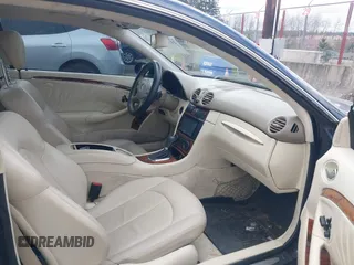 2009 Mercedes-Benz CLK 350 z VIN WDBTJ56HX9F267109, wystawiony jako IAAI lot #41799170 z przebiegiem 111 892 mil mil oraz . Historia ofert i sprzedaży dostępna na DreamBid. Obrazek 5.