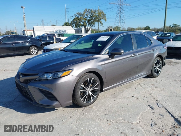 2020 Toyota Camry SE z VIN 4T1G11AK2LU392182, wystawiony jako IAAI lot #41667278 z przebiegiem 41 506 mil mil oraz . Historia ofert i sprzedaży dostępna na DreamBid. Obrazek 17.