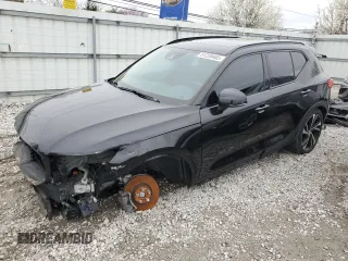 2021 Volvo XC40 R-Design with VIN YV4162UM0M2424488, listed as a Copart auction lot 51258465 with 39,270 mi miles and Salvage Title. Bid and sale history available at carsss.com. Image 1.