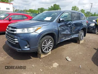 2019 Toyota Highlander SE with VIN 5TDJZRFH2KS975689, listed as a IAAI auction lot 42250723 with 88,043 mi miles and . Bid and sale history available at DreamBid. Image 2.