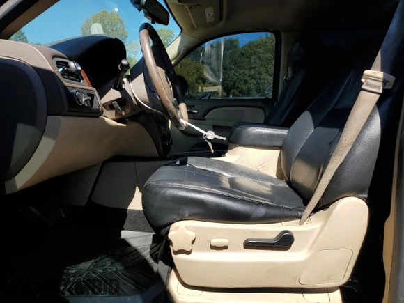 2013 Chevrolet Suburban LT with VIN 1GNSCJE09DR235732, listed as a Copart auction lot 75107514 with 256,229 mi miles and Clean Title. Bid and sale history available at carsss.com. Image 7.