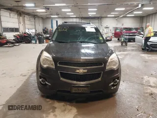 2013 Chevrolet Equinox LT z VIN 2GNFLNEK8D6290792, wystawiony jako IAAI lot #42300612 z przebiegiem 127 698 mil mil oraz . Historia ofert i sprzedaży dostępna na DreamBid. Obrazek 13.