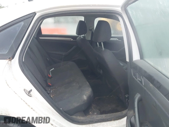 2014 Volkswagen Passat S z VIN 1VWAP7A39EC024253, wystawiony jako IAAI lot #42400664 z przebiegiem 151 628 mil mil oraz . Historia ofert i sprzedaży dostępna na DreamBid. Obrazek 8.
