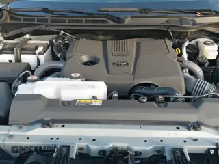 2025 Toyota Tundra SR с VIN 5TFLA5DB3SX306624, выставлен на аукционе IAAI как лот 43337705 с пробегом 3 765 миль миль и . История ставок и продаж доступна на DreamBid. Изображение 19.