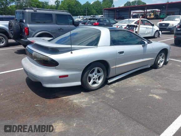 1997 Pontiac Firebird Formula z VIN 2G2FV22P2V2203449, wystawiony jako IAAI lot #42506447 z przebiegiem 178 551 mil mil oraz . Historia ofert i sprzedaży dostępna na DreamBid. Obrazek 4.