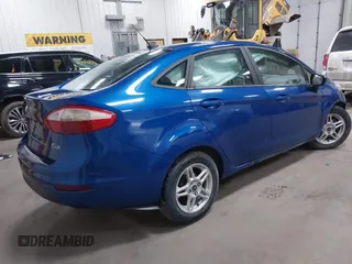 2019 Ford Fiesta SE z VIN 3FADP4BJXKM118427, wystawiony jako IAAI lot #41643927 z przebiegiem 109 617 mil mil oraz . Historia ofert i sprzedaży dostępna na DreamBid. Obrazek 4.
