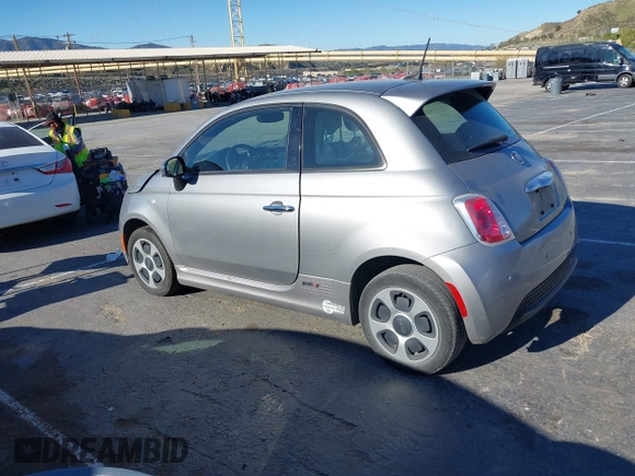 2016 FIAT 500e z VIN 3C3CFFGE7GT155291, wystawiony jako IAAI lot #41840807 z przebiegiem 47 512 mil mil oraz . Historia ofert i sprzedaży dostępna na DreamBid. Obrazek 3.