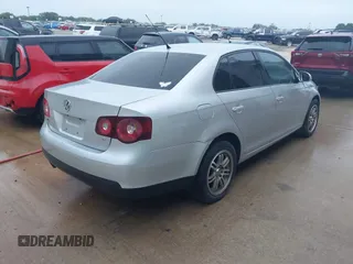 2010 Volkswagen Jetta Limited Edition с VIN 3VWRX7AJ4AM129874, выставлен на аукционе IAAI как лот 42539737 с пробегом 197 259 миль миль и . История ставок и продаж доступна на DreamBid. Изображение 4.