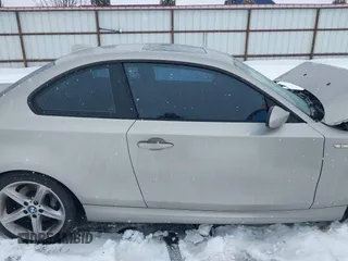 2008 BMW 1 Series 135i with VIN WBAUC73558VF22727, listed as a IAAI auction lot 41590354 with 81,362 mi miles. Bid and sale history available at carsss.com. Image 14.