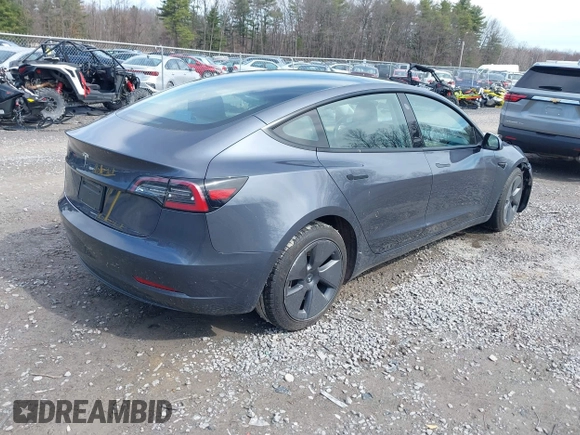 2023 Tesla Model 3 z VIN 5YJ3E1EA5PF451085, wystawiony jako IAAI lot #41941655 z przebiegiem 56 532 mil mil oraz . Historia ofert i sprzedaży dostępna na DreamBid. Obrazek 4.