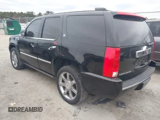 2013 Cadillac Escalade z VIN 1GYS4EEJXDR123523, wystawiony jako IAAI lot #41297183 z przebiegiem 98 248 mil mil oraz . Historia ofert i sprzedaży dostępna na DreamBid. Obrazek 3.