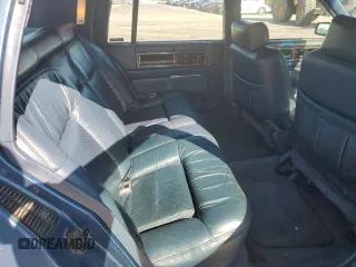 1992 Cadillac DeVille z VIN 1G6CD53B8N4294424, wystawiony jako Copart lot #56492064 z przebiegiem 151 165 mil mil oraz Szkoda całkowita • Salvage title. Historia ofert i sprzedaży dostępna na DreamBid. Obrazek 10.