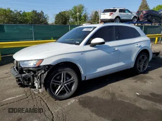 2021 Audi Q5 Premium Plus z VIN WA1E2AFY2M2082692, wystawiony jako Copart lot #57498805 z przebiegiem 61 892 mil mil oraz Szkoda całkowita • Salvage title. Historia ofert i sprzedaży dostępna na DreamBid. Obrazek 1.