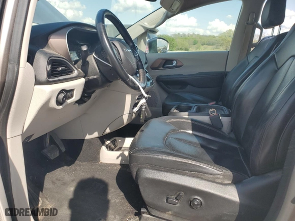 2018 Chrysler Pacifica Touring L with VIN 2C4RC1BG2JR234890, listed as a Copart auction lot 52686625 with 84,822 mi miles and Salvage Title. Bid and sale history available at carsss.com. Image 7.
