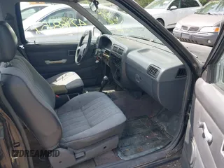 1994 Nissan Frontier XE z VIN 1N6SD16S5RC303165, wystawiony jako IAAI lot #42188157 z przebiegiem 80 733 mil mil oraz . Historia ofert i sprzedaży dostępna na DreamBid. Obrazek 5.
