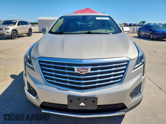 2017 Cadillac XT5 Platinum AWD z VIN 1GYKNFRS0HZ111747, wystawiony jako Copart lot #57666415 z przebiegiem 72 632 mil mil oraz Szkoda całkowita • Salvage title. Historia ofert i sprzedaży dostępna na DreamBid. Obrazek 5.