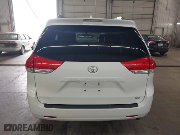2012 Toyota Sienna XLE AAS z VIN 5TDYK3DC2CS196897, wystawiony jako IAAI lot #41762345 z przebiegiem 183 188 mil mil oraz . Historia ofert i sprzedaży dostępna na DreamBid. Obrazek 17.