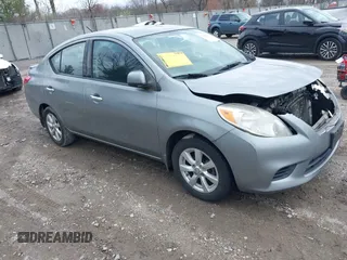 2014 Nissan Versa S with VIN 3N1CN7AP1EL800340, listed as a IAAI auction lot 41954143 with 118,572 mi miles. Bid and sale history available at carsss.com. Image 1.