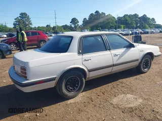 1992 Oldsmobile Cutlass Ciera with VIN 1G3AL54N4N6417365, listed as a IAAI auction lot 42074800 with 306,884 mi miles and . Bid and sale history available at DreamBid. Image 4.