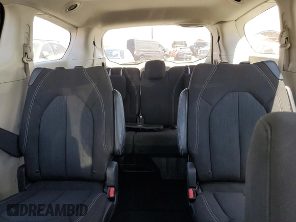 2022 Chrysler Voyager LX z VIN 2C4RC1CG6NR159471, wystawiony jako Copart lot #58765405 z przebiegiem 28 112 mil mil oraz Czysty tytuł • Clean title. Historia ofert i sprzedaży dostępna na DreamBid. Obrazek 10.