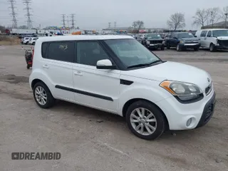 2013 Kia Soul ! with VIN KNDJT2A60D7504121, listed as a IAAI auction lot 41945413 with 141,181 mi miles. Bid and sale history available at carsss.com. Image 1.