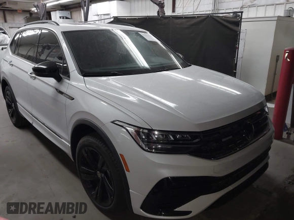 2024 Volkswagen Tiguan SE R-Line Black с VIN 3VVCB7AX2RM231148, выставлен на аукционе IAAI как лот 42275967 с пробегом 6 623 миль миль и . История ставок и продаж доступна на DreamBid. Изображение 1.