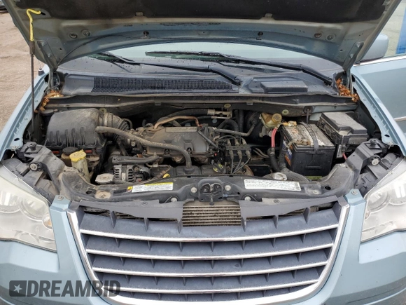 2010 Chrysler Town & Country Touring z VIN 2A4RR5D13AR404747, wystawiony jako Copart lot #57100735 z przebiegiem 220 550 mil mil oraz Szkoda całkowita • Salvage title. Historia ofert i sprzedaży dostępna na DreamBid. Obrazek 12.