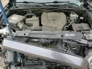 2017 Toyota Tacoma SR5 z VIN 3TMCZ5AN9HM104442, wystawiony jako Copart lot #81242535 z przebiegiem 95 090 mil mil oraz Szkoda całkowita • Salvage title. Historia ofert i sprzedaży dostępna na DreamBid. Obrazek 16.