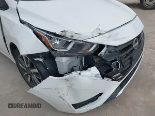2023 Nissan Versa SV z VIN 3N1CN8EV9PL838576, wystawiony jako IAAI lot #42080373 z przebiegiem 28 542 mil mil oraz . Historia ofert i sprzedaży dostępna na DreamBid. Obrazek 6.