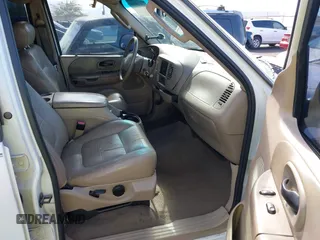 2003 Ford F-150 XLT with VIN 1FTRW07L23KA82084, listed as a IAAI auction lot 42140764 with 286,754 mi miles. Bid and sale history available at carsss.com. Image 5.