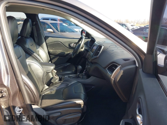 2019 Jeep Cherokee Latitude Plus with VIN 1C4PJMLBXKD162570, listed as a IAAI auction lot 41897313 with 142,110 mi miles. Bid and sale history available at carsss.com. Image 5.
