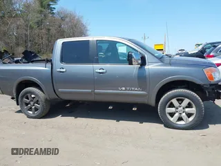 2015 Nissan Titan SV z VIN 1N6AA0EC4FN500837, wystawiony jako IAAI lot #42004647 z przebiegiem 140 603 mil mil oraz . Historia ofert i sprzedaży dostępna na DreamBid. Obrazek 14.