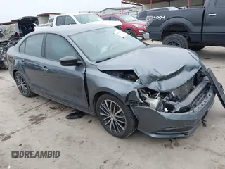 2015 Volkswagen Jetta SE с VIN 3VWD17AJ0FM428099, выставлен на аукционе IAAI как лот 41646572 с пробегом 101 197 миль миль и . История ставок и продаж доступна на DreamBid. Изображение 1.