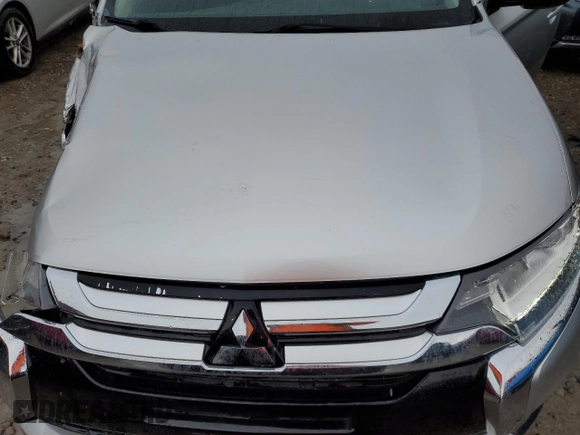 2018 Mitsubishi Outlander ES z VIN JA4AZ3A3XJZ062453, wystawiony jako Copart lot #55823265 z przebiegiem 59 084 mil mil oraz Szkoda całkowita • Salvage title. Historia ofert i sprzedaży dostępna na DreamBid. Obrazek 11.