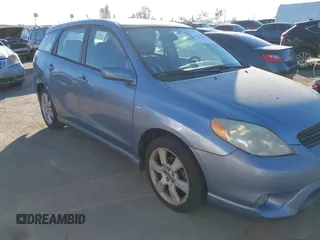 2005 Toyota Matrix STD with VIN 2T1KR32E25C390301, listed as a IAAI auction lot 41323494 with 198,009 mi miles. Bid and sale history available at carsss.com. Image 1.
