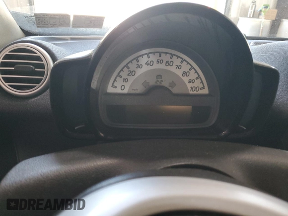 2015 Smart fortwo Passion с VIN WMEEJ3BA6FK820446, выставлен на аукционе Copart как лот 63243635 с пробегом Не указан миль и Списание • Salvage title. История ставок и продаж доступна на DreamBid. Изображение 9.
