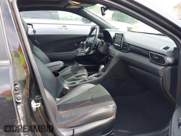 2019 Hyundai Veloster 2.0 with VIN KMHTG6AF6KU007430, listed as a IAAI auction lot 41923885 with 55,238 mi miles. Bid and sale history available at carsss.com. Image 5.