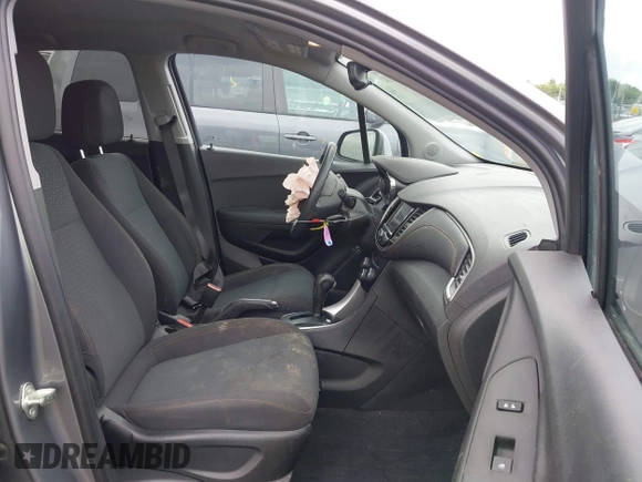 2020 Chevrolet Trax LS with VIN 3GNCJKSB3LL154785, listed as a IAAI auction lot 42523242 with 31,038 mi miles and . Bid and sale history available at DreamBid. Image 5.