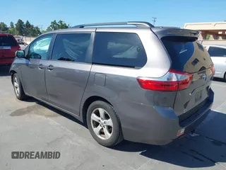 2016 Toyota Sienna LE AAS z VIN 5TDKK3DC3GS759709, wystawiony jako IAAI lot #42374590 z przebiegiem 78 300 mil mil oraz . Historia ofert i sprzedaży dostępna na DreamBid. Obrazek 3.