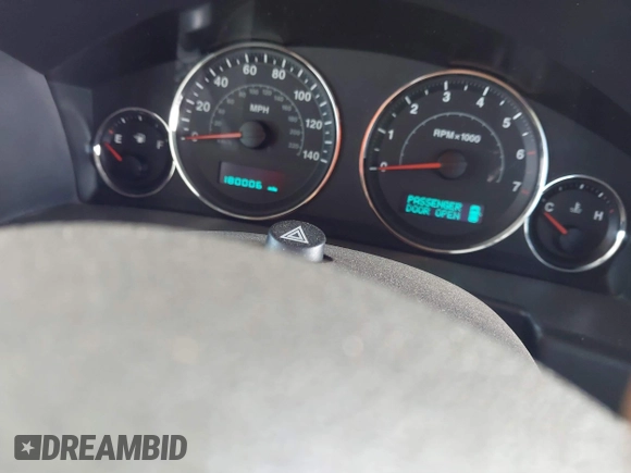 2006 Jeep Commander z VIN 1J8HH48K76C329934, wystawiony jako IAAI lot #41528939 z przebiegiem 180 006 mil mil oraz . Historia ofert i sprzedaży dostępna na DreamBid. Obrazek 7.