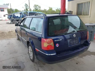 2003 Volkswagen Passat GLS with VIN WVWVD63B93E026484, listed as a IAAI auction lot 41071543 with 172,538 mi miles. Bid and sale history available at carsss.com. Image 3.