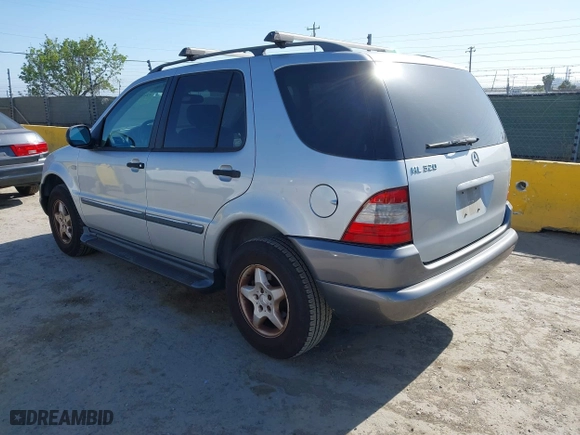 1999 Mercedes-Benz M-Class with VIN 4JGAB54E6XA144914, listed as a IAAI auction lot 42072406 with 125,901 mi miles. Bid and sale history available at carsss.com. Image 3.