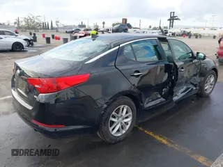 2013 Kia Optima LX z VIN 5XXGM4A74DG221272, wystawiony jako IAAI lot #41470828 z przebiegiem 76 452 mil mil oraz . Historia ofert i sprzedaży dostępna na DreamBid. Obrazek 4.